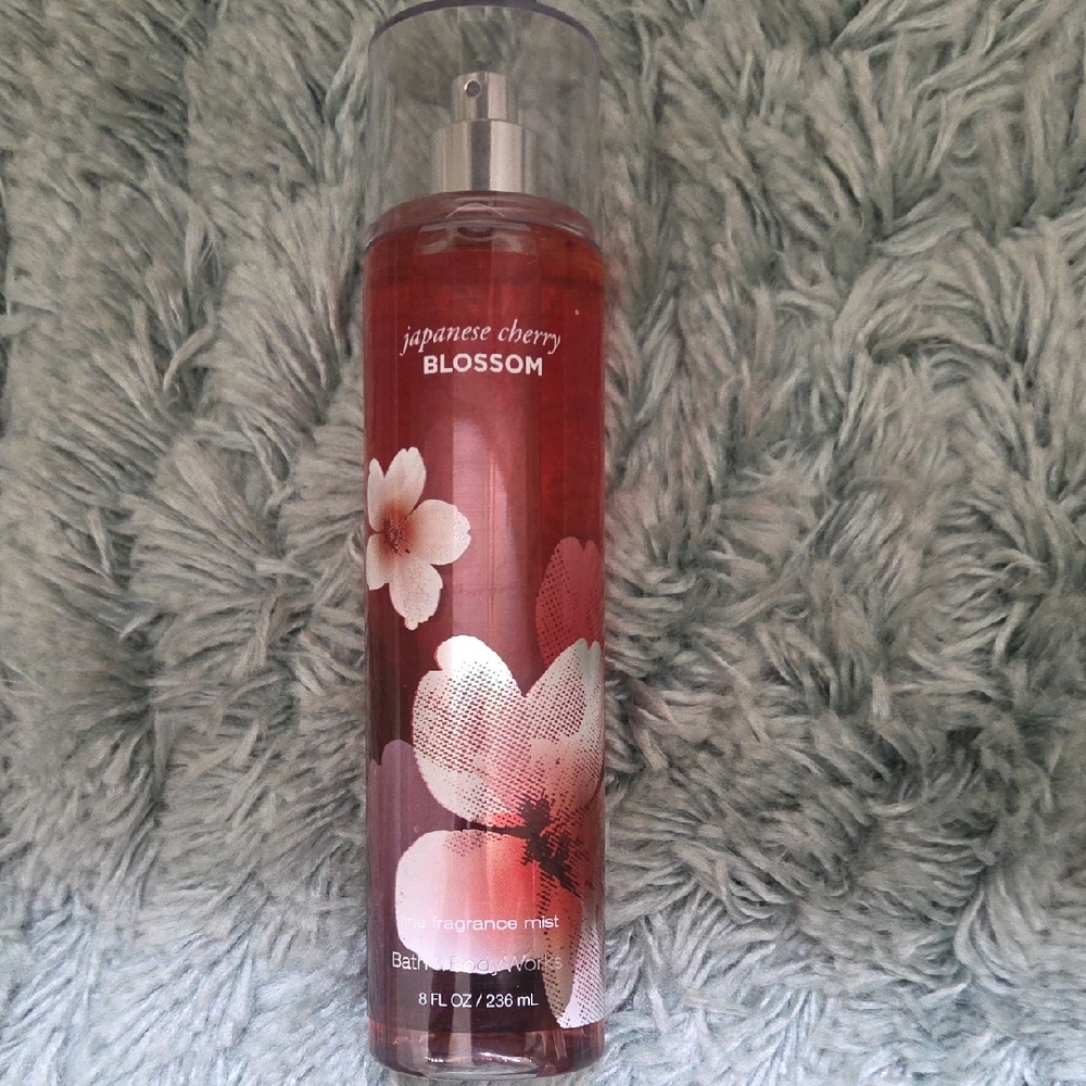 Bath & Body Works Japanese Cherry Blossom Mist - Red